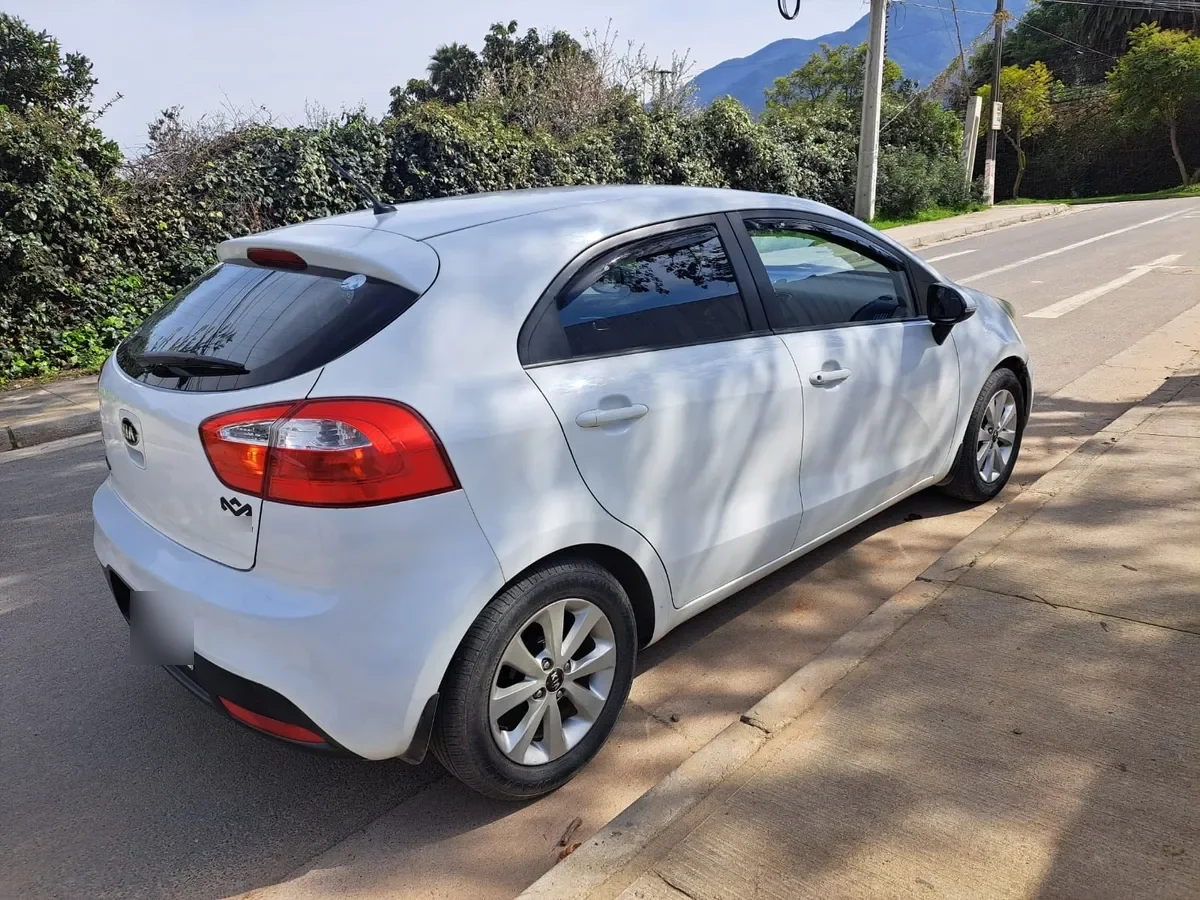 KIA MOTORS RIO 5 1.4 Ex Ac Dab Abs At año 2015