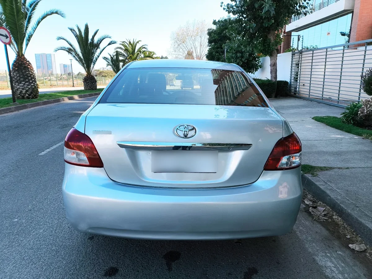 TOYOTA YARIS 1.5 Sedan Gli Mt año 2007
