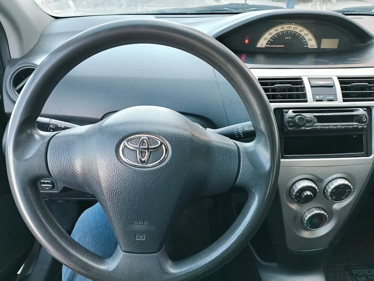 TOYOTA YARIS 1.5 Sedan Gli Mt año 2007