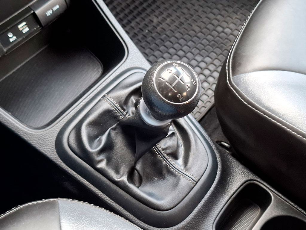 Kia Soluto Lx 1.4l 5mt G Ll año 2025