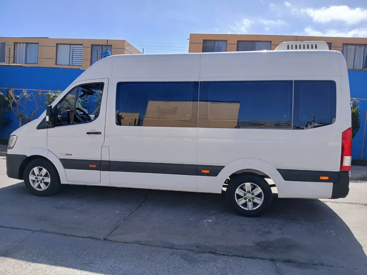 HYUNDAI H350 SOLATI 2.5 Cargo Van A/c Mt Diesel año 2021