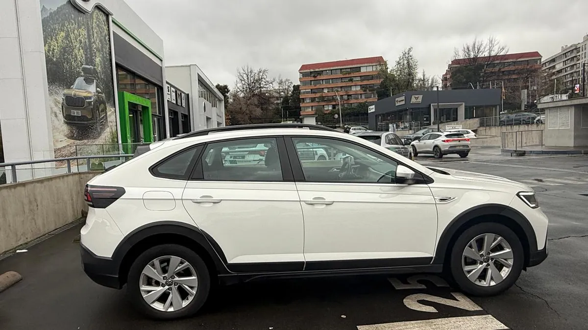 Volkswagen Nivus 1.0 Tsi Comfortline 4x2 At 5p. año 2023