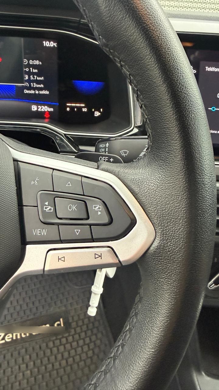 Volkswagen Nivus 1.0 Tsi Comfortline 4x2 At 5p. año 2023