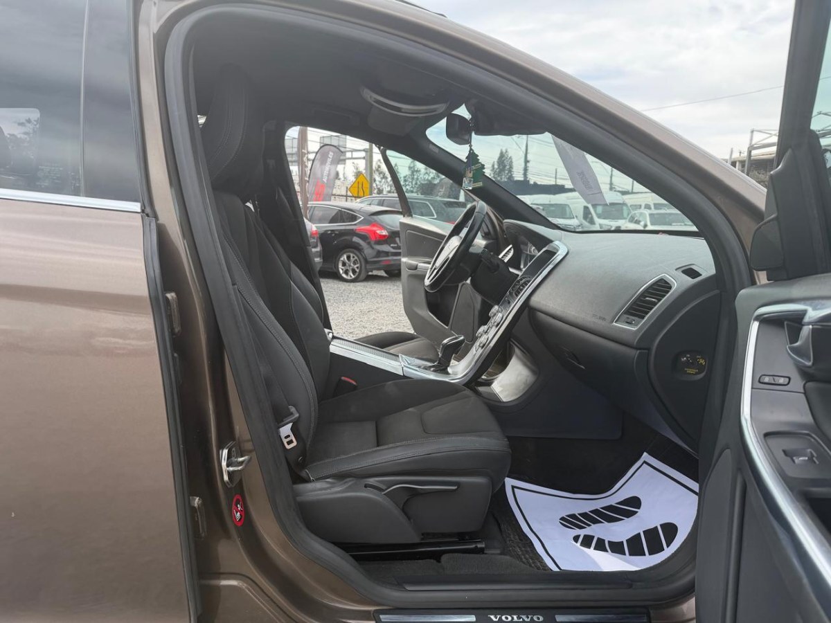 Volvo Xc60 2.0 D4 4x2 At año 2014