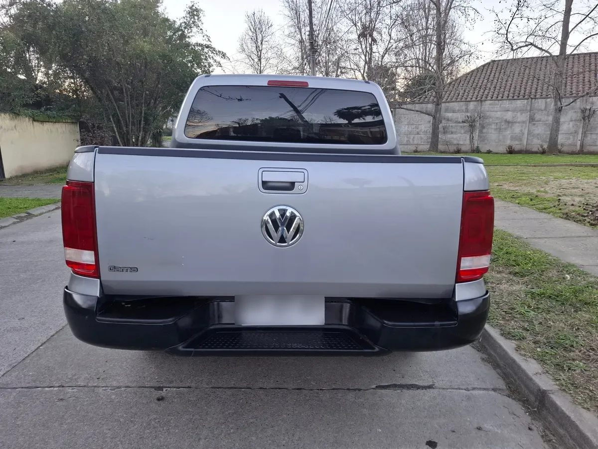 VOLKSWAGEN AMAROK 2.0 Trendline Mt 4x2 Diesel año 2022