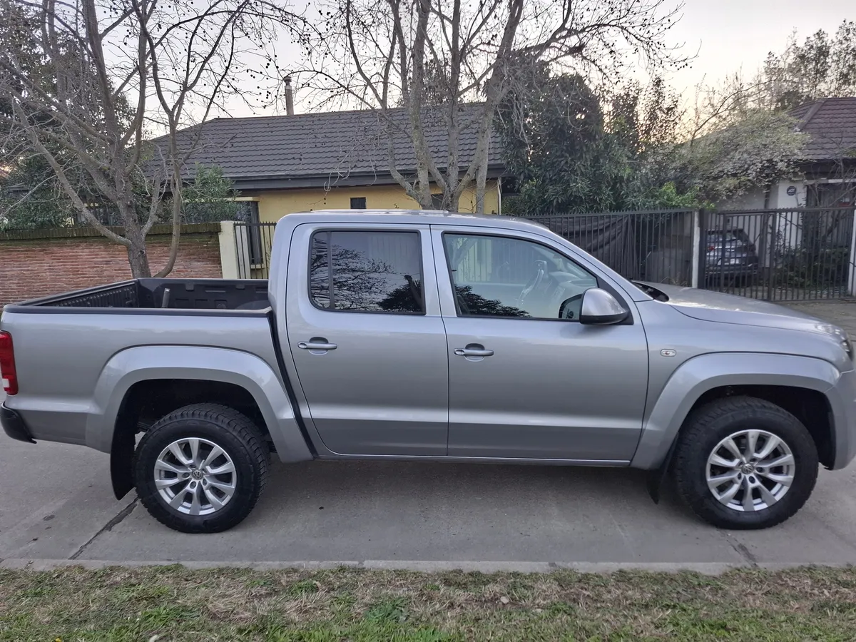 VOLKSWAGEN AMAROK 2.0 Trendline Mt 4x2 Diesel año 2022