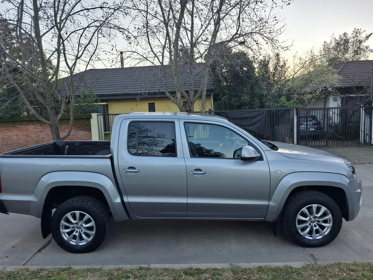 VOLKSWAGEN AMAROK 2.0 Trendline Mt 4x2 Diesel año 2022