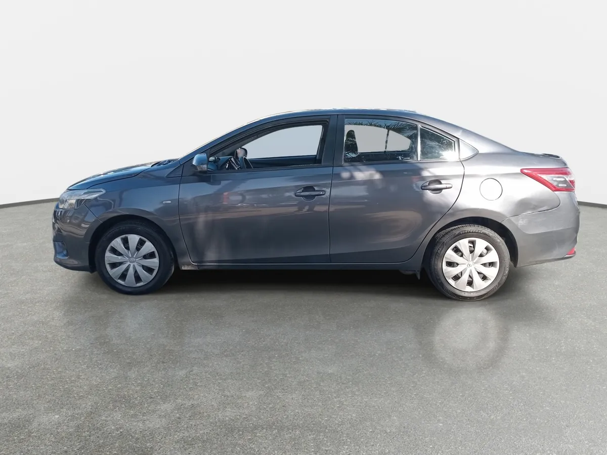 Toyota Yaris 1.5 Gli E 4x2 At 4p año 2017