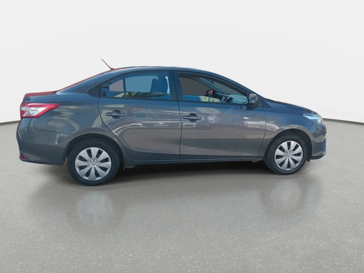 Toyota Yaris 1.5 Gli E 4x2 At 4p año 2017