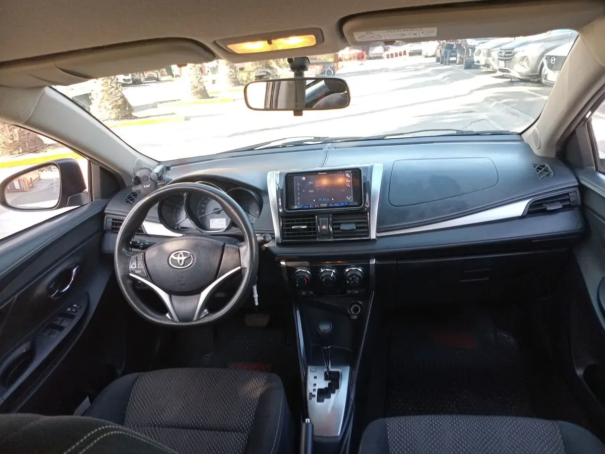 Toyota Yaris 1.5 Gli E 4x2 At 4p año 2017