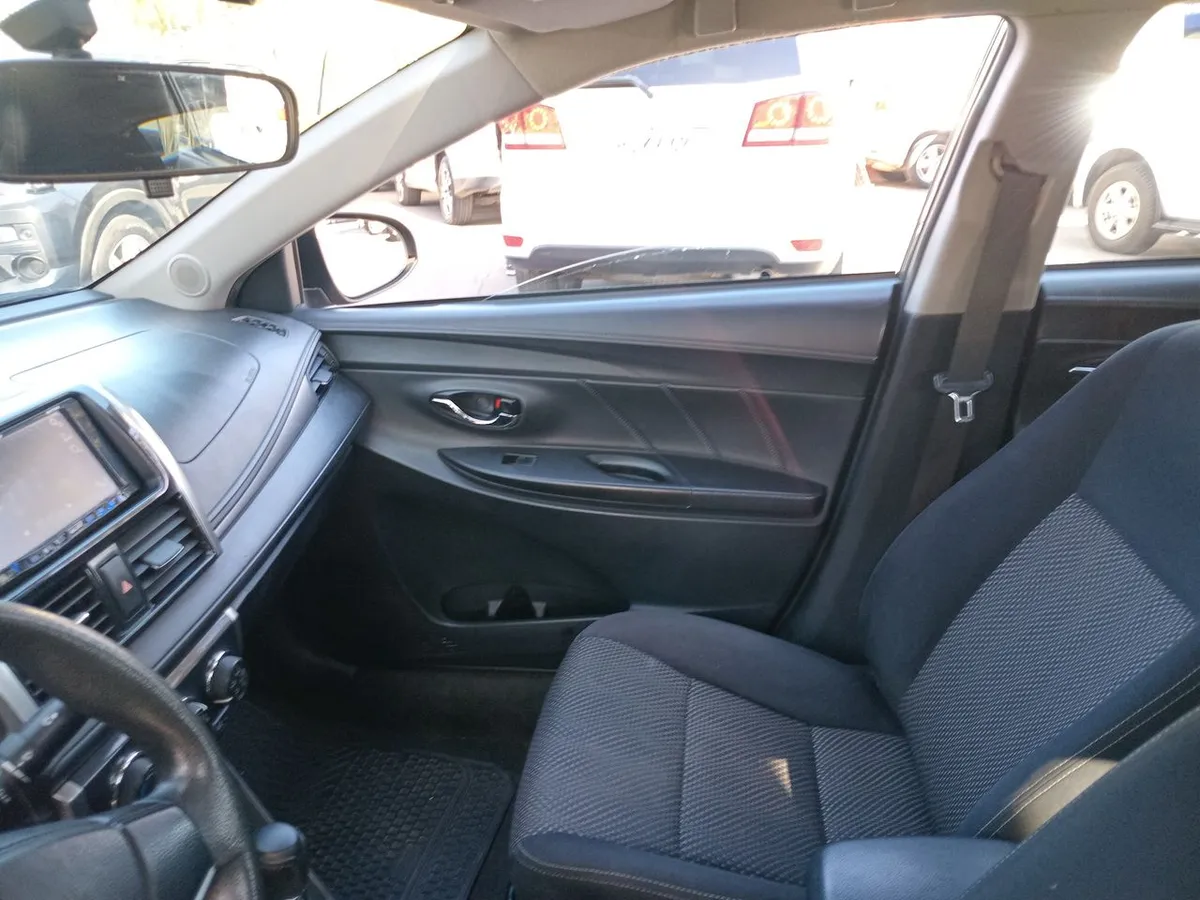 Toyota Yaris 1.5 Gli E 4x2 At 4p año 2017