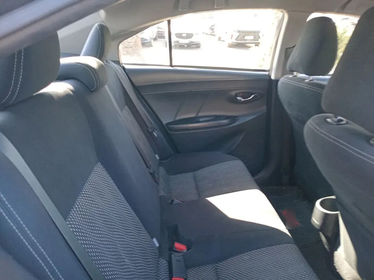 Toyota Yaris 1.5 Gli E 4x2 At 4p año 2017