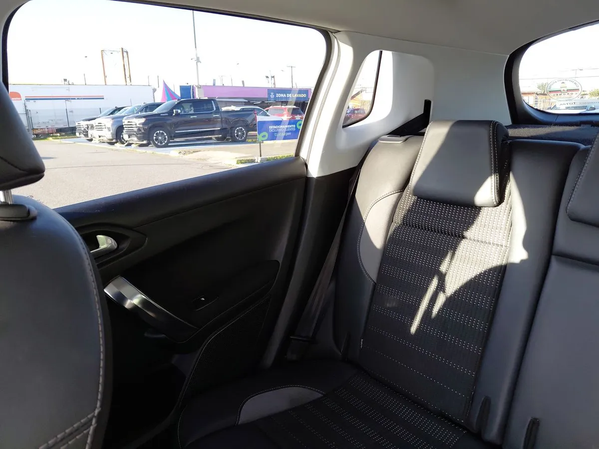Peugeot 2008 1.2 Allure Pack Puretech 4x2 110hp Eat6 5p año 2018