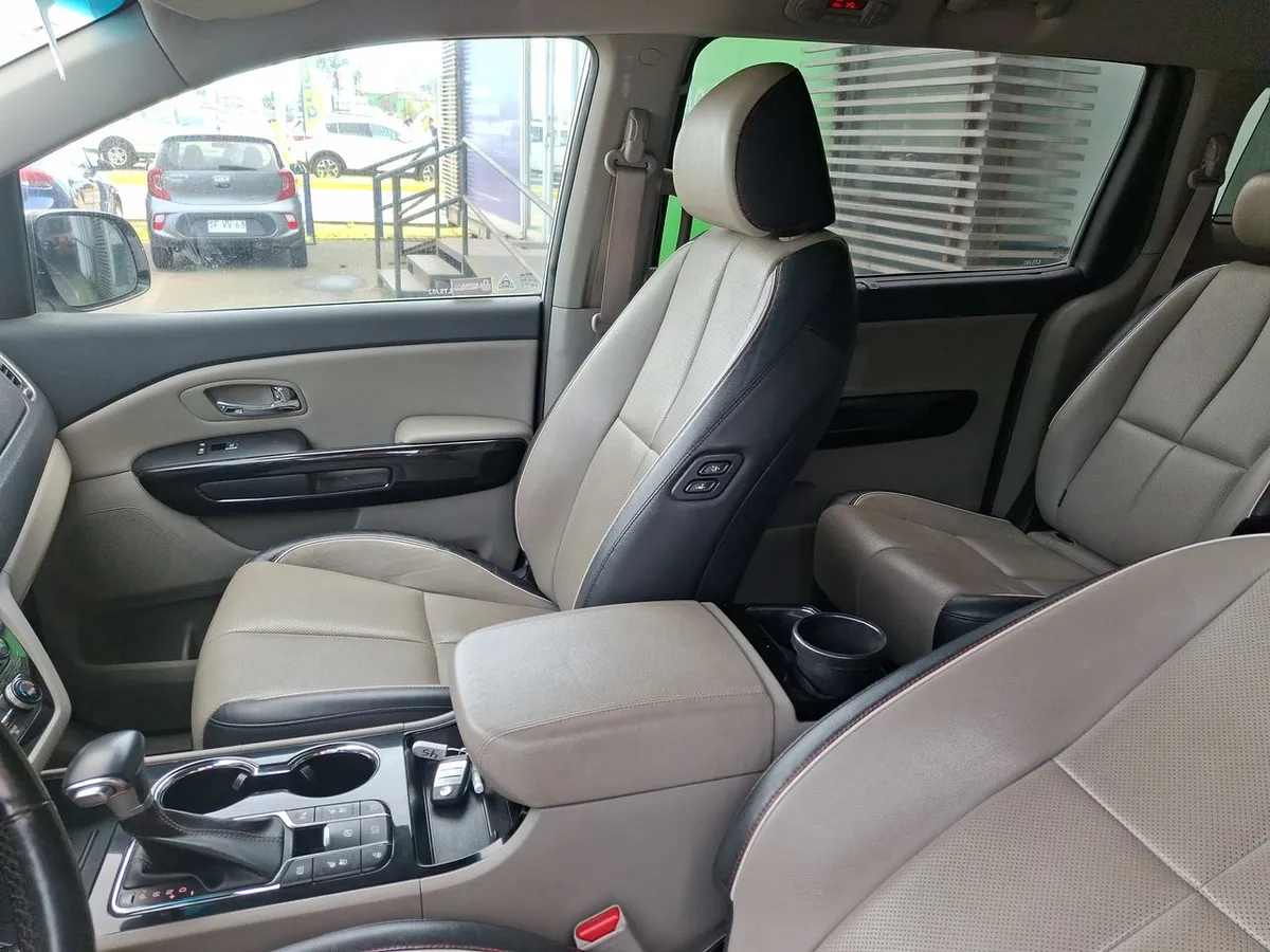 Kia Grand Carnival 2.2 Ex Limited Diesel 4x2 8at 5p año 2020