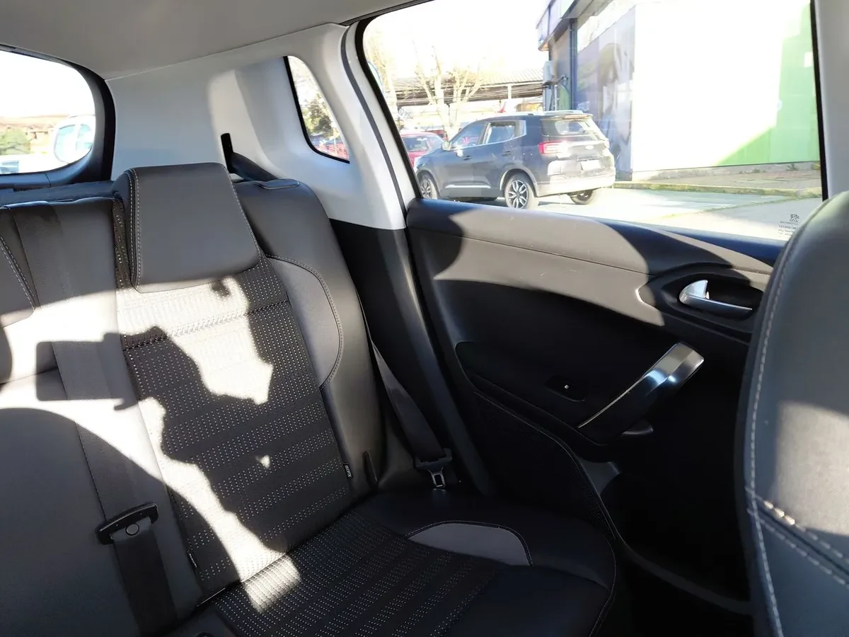 Peugeot 2008 1.2 Allure Pack Puretech 4x2 110hp Eat6 5p año 2018