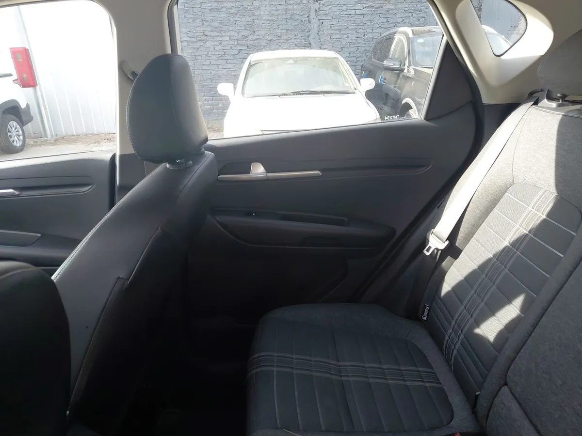 Kia Sonet 1.5 Ex 4x2 Ivt Ri At 5p año 2025