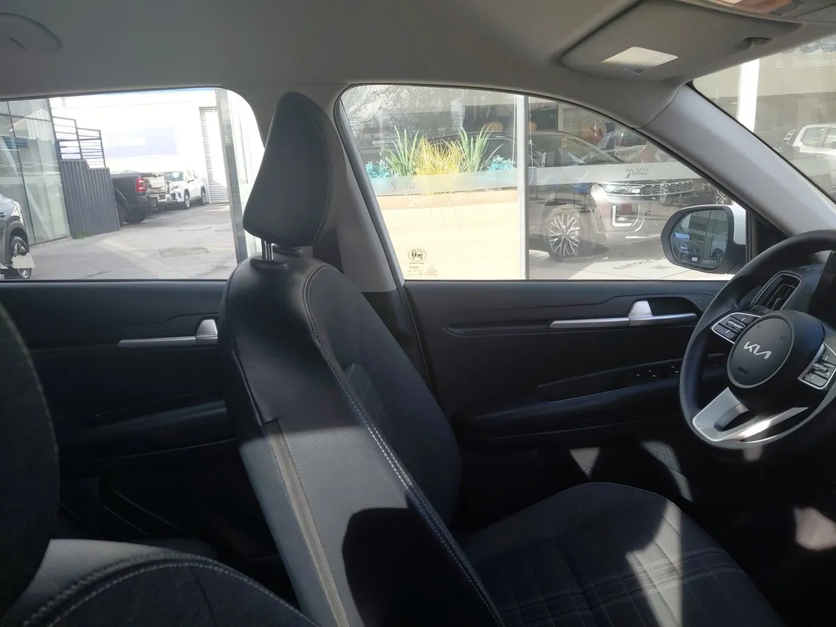 Kia Sonet 1.5 Ex 4x2 Ivt Ri At 5p año 2025