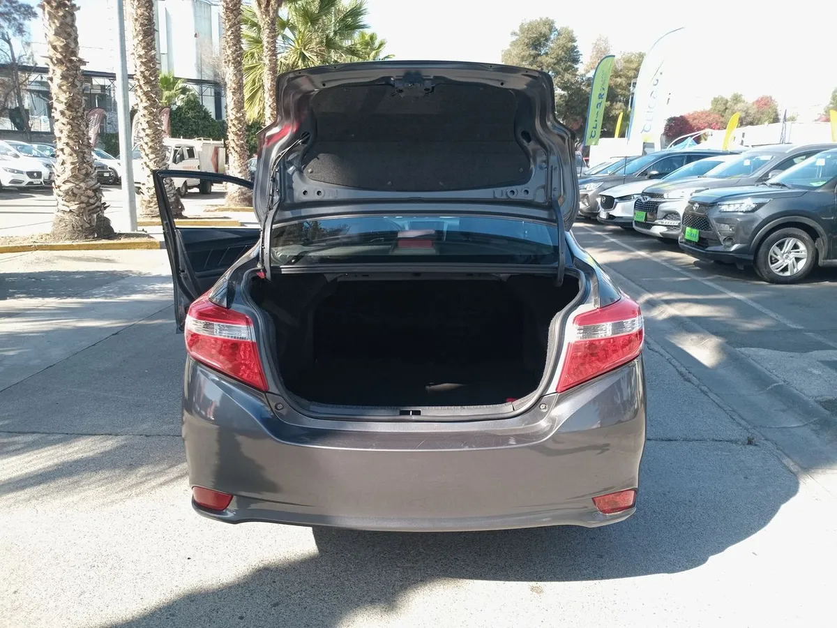 Toyota Yaris 1.5 Gli E 4x2 At 4p año 2017