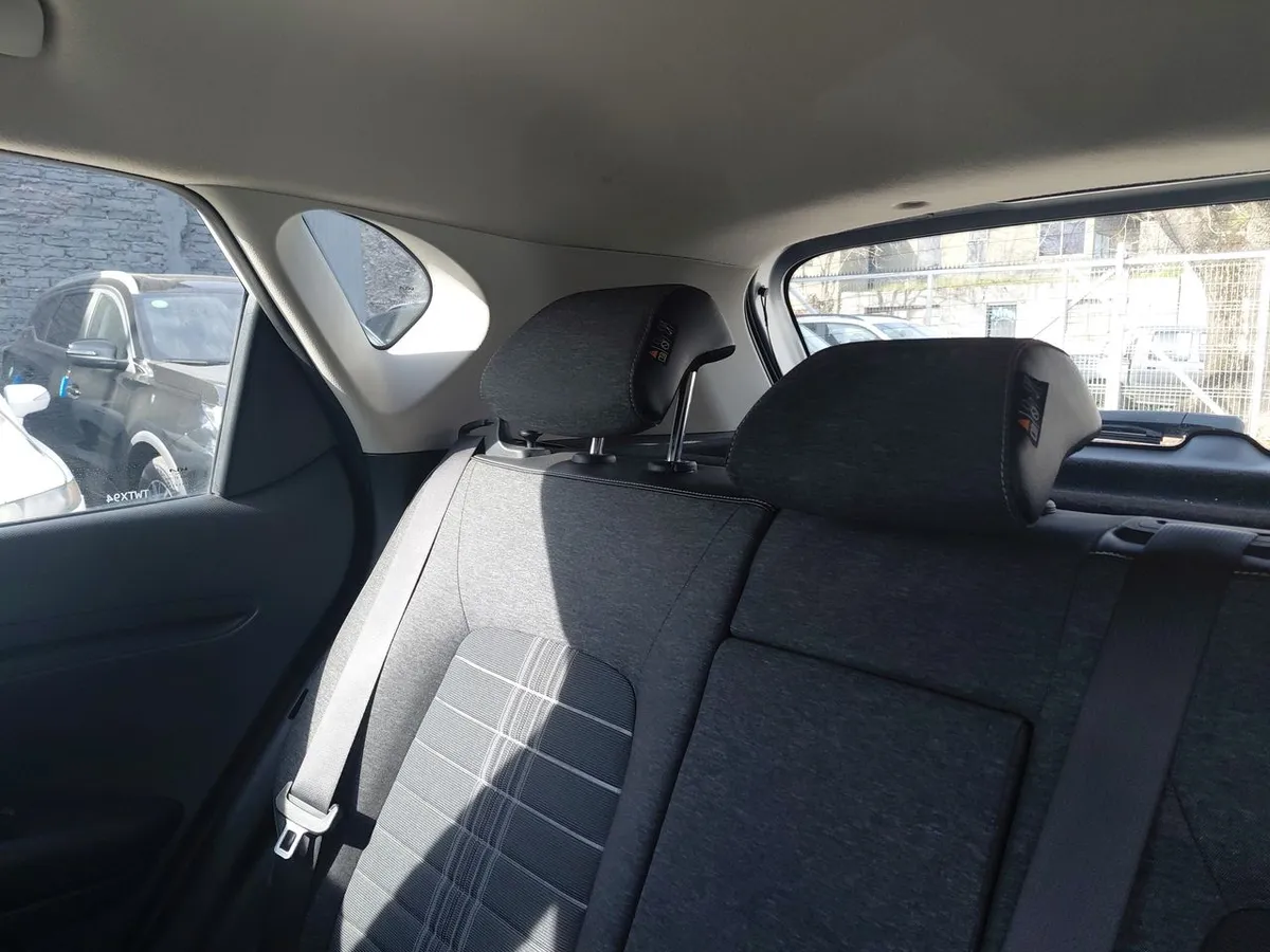 Kia Sonet 1.5 Ex 4x2 Ivt Ri At 5p año 2025