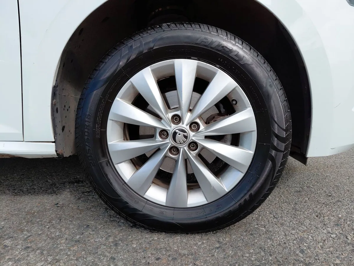 Skoda Kamiq 1.0 Tsi Ambition 4x2 At 5p año 2023