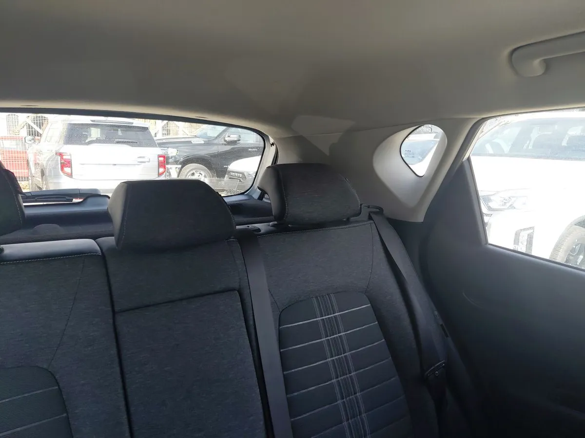Kia Sonet 1.5 Ex 4x2 Ivt Ri At 5p año 2025