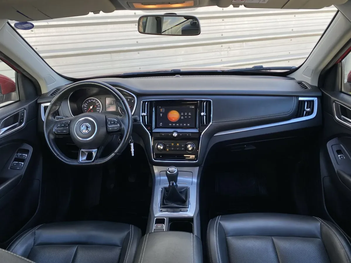 MG Mg Rx5 1.5 Dlx Mt 5p año 2022