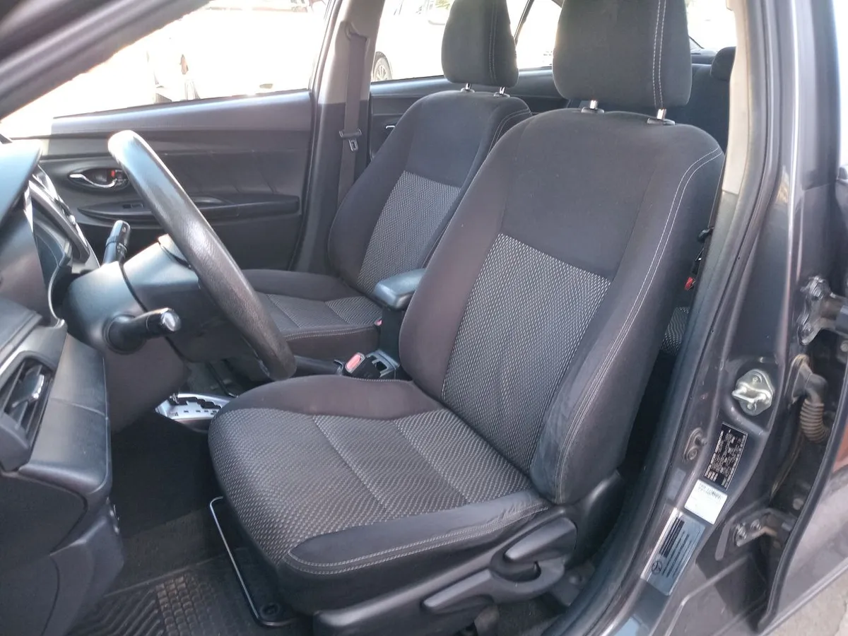 Toyota Yaris 1.5 Gli E 4x2 At 4p año 2017
