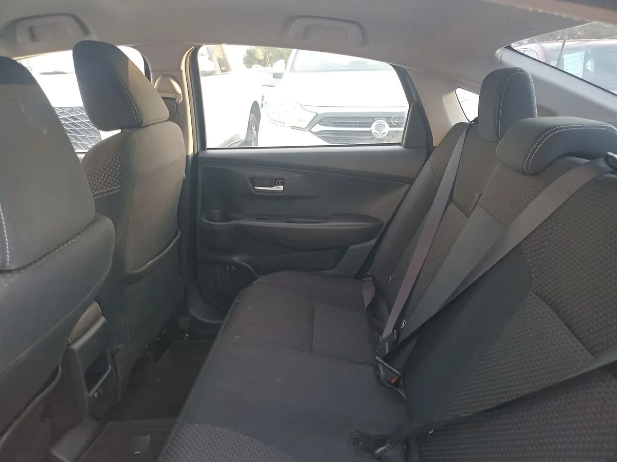 Toyota Yaris 1.5 E 4x2 Sdn Mt 4p año 2023