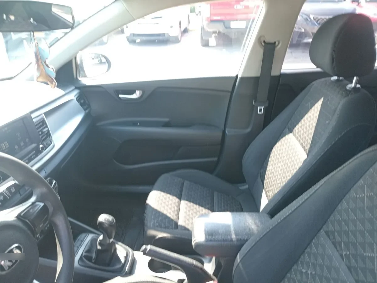 Kia Rio4 1.4 Lx Abs Ac Dab 6mt 4p año 2020