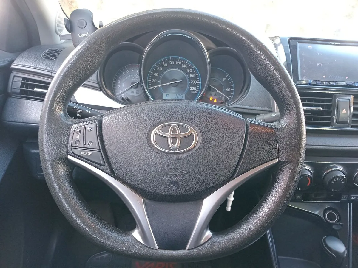 Toyota Yaris 1.5 Gli E 4x2 At 4p año 2017