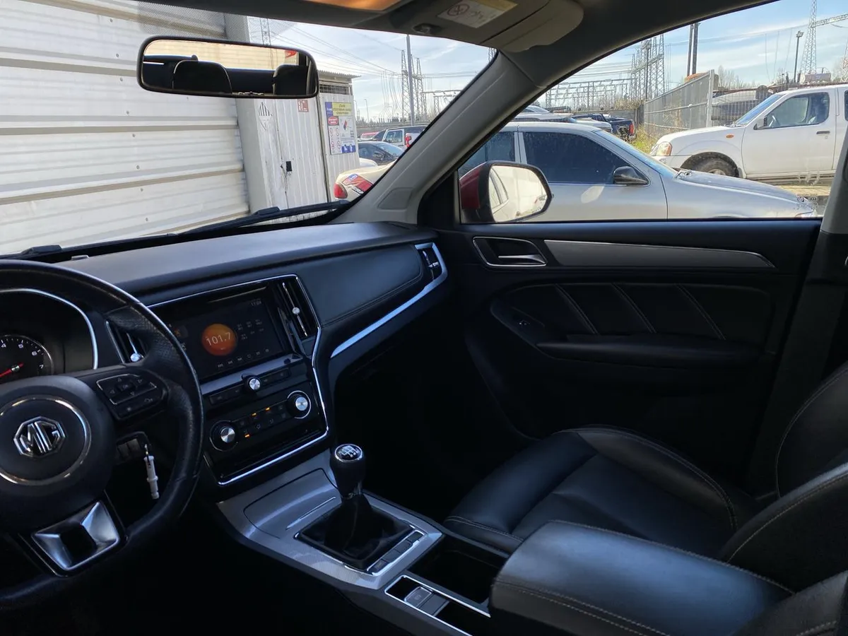 MG Mg Rx5 1.5 Dlx Mt 5p año 2022