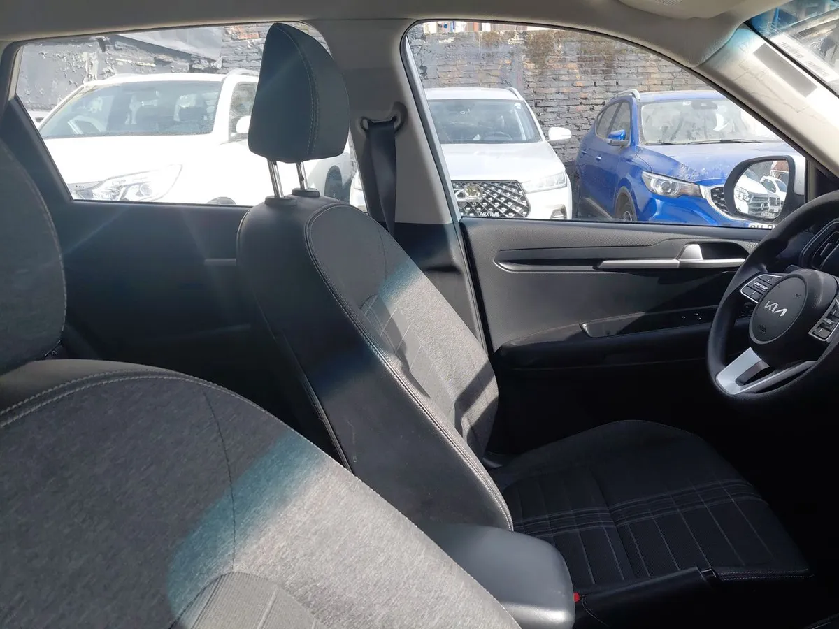 Kia Sonet 1.5 Ex 4x2 Ivt Ri At 5p año 2025