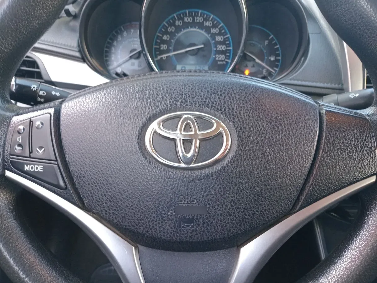 Toyota Yaris 1.5 Gli E 4x2 At 4p año 2017
