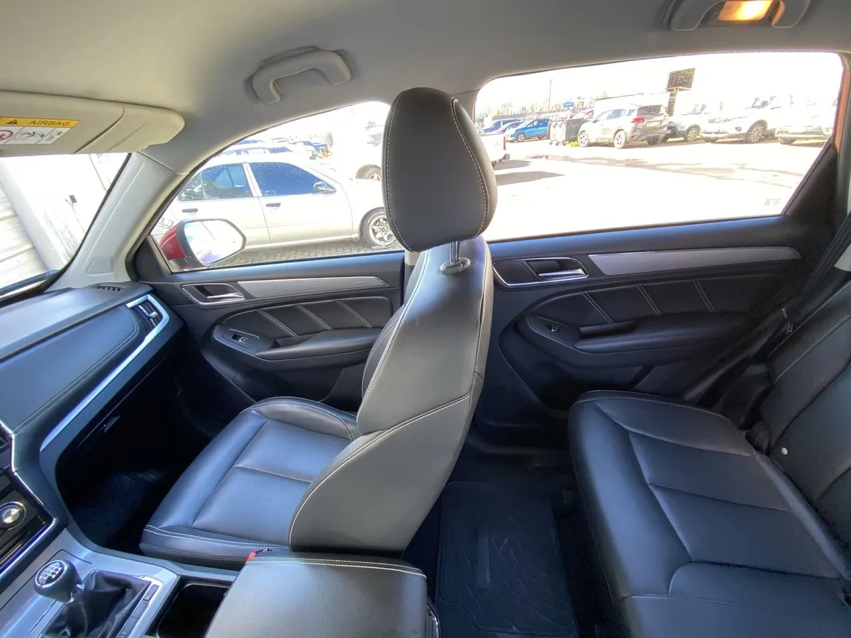 MG Mg Rx5 1.5 Dlx Mt 5p año 2022