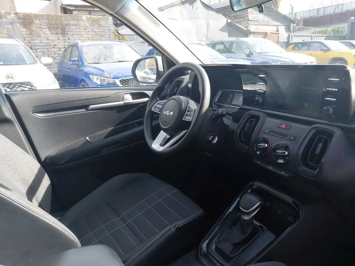 Kia Sonet 1.5 Ex 4x2 Ivt Ri At 5p año 2025