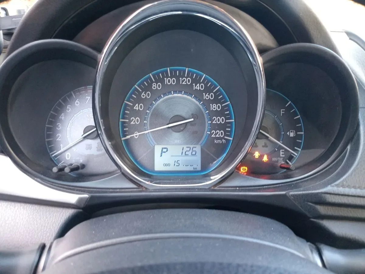 Toyota Yaris 1.5 Gli E 4x2 At 4p año 2017