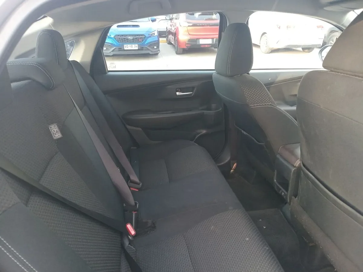 Toyota Yaris 1.5 E 4x2 Sdn Mt 4p año 2023
