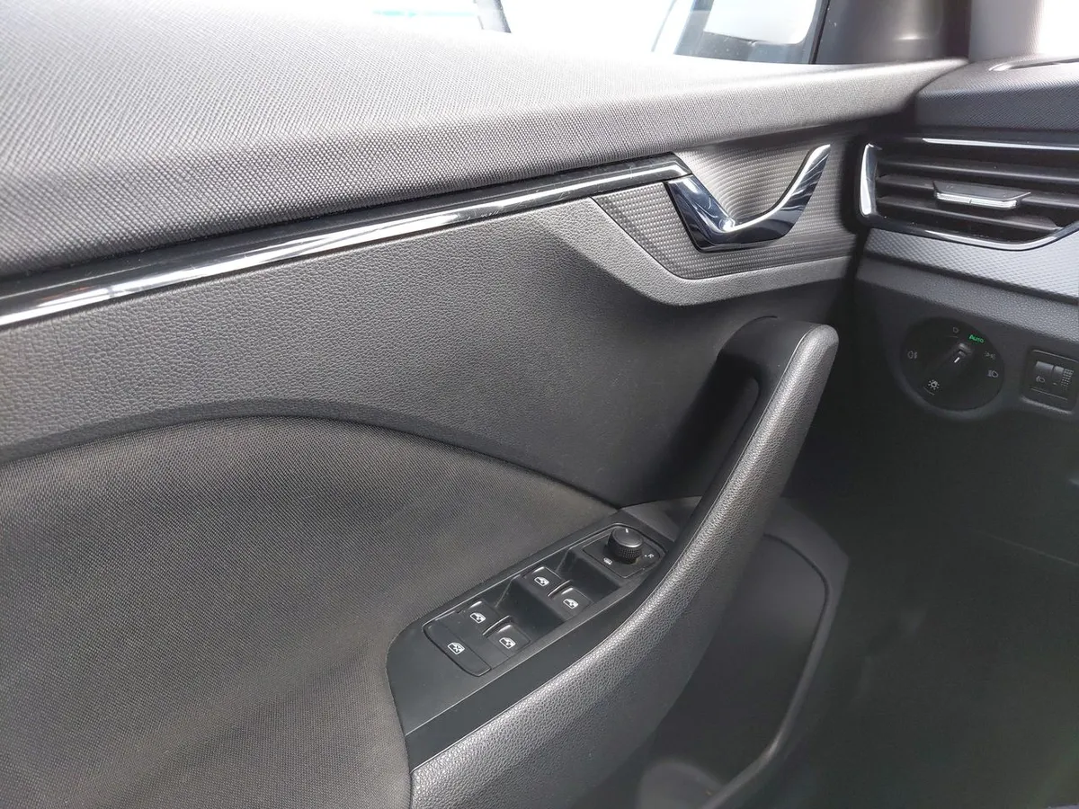 Skoda Kamiq 1.0 Tsi Ambition 4x2 At 5p año 2023
