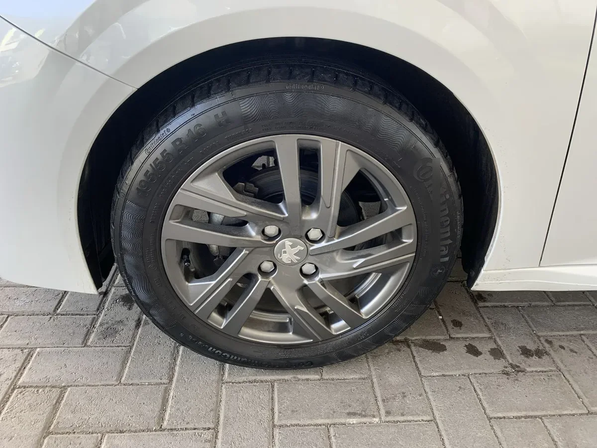 Peugeot 208 1.2 Active Pack Puretech 4x2 75 Mt 5p año 2021