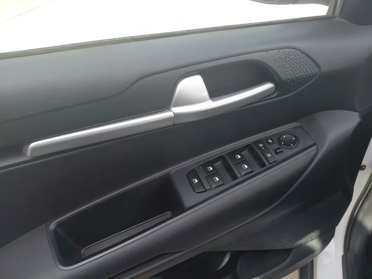 Kia Sonet 1.5 Ex 4x2 Ivt Ri At 5p año 2025