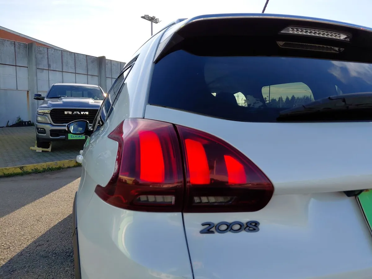 Peugeot 2008 1.2 Allure Pack Puretech 4x2 110hp Eat6 5p año 2018