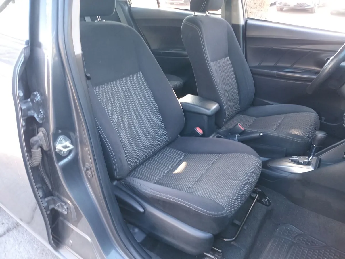 Toyota Yaris 1.5 Gli E 4x2 At 4p año 2017