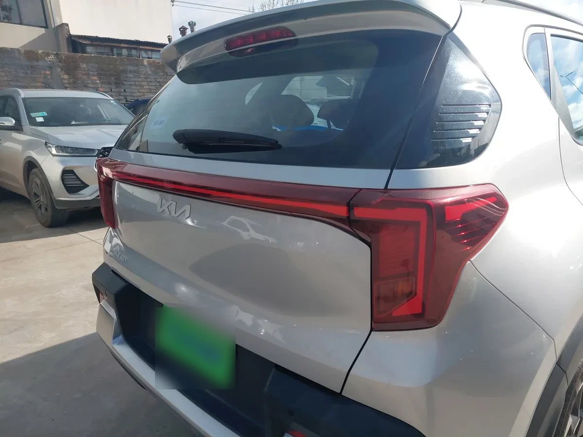 Kia Sonet 1.5 Ex 4x2 Ivt Ri At 5p año 2025