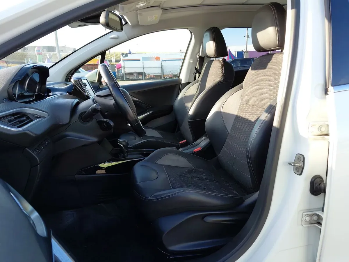 Peugeot 2008 1.2 Allure Pack Puretech 4x2 110hp Eat6 5p año 2018