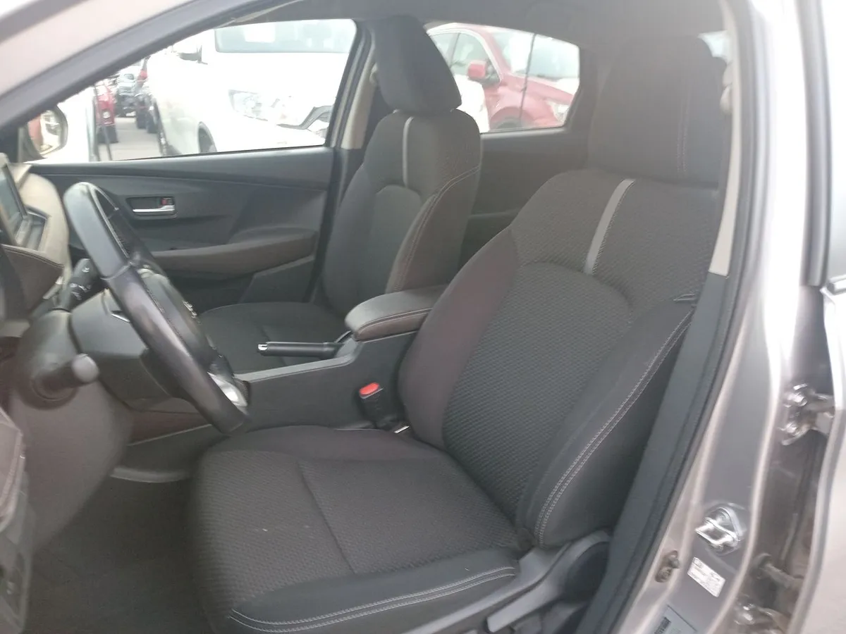 Toyota Yaris 1.5 E 4x2 Sdn Mt 4p año 2023