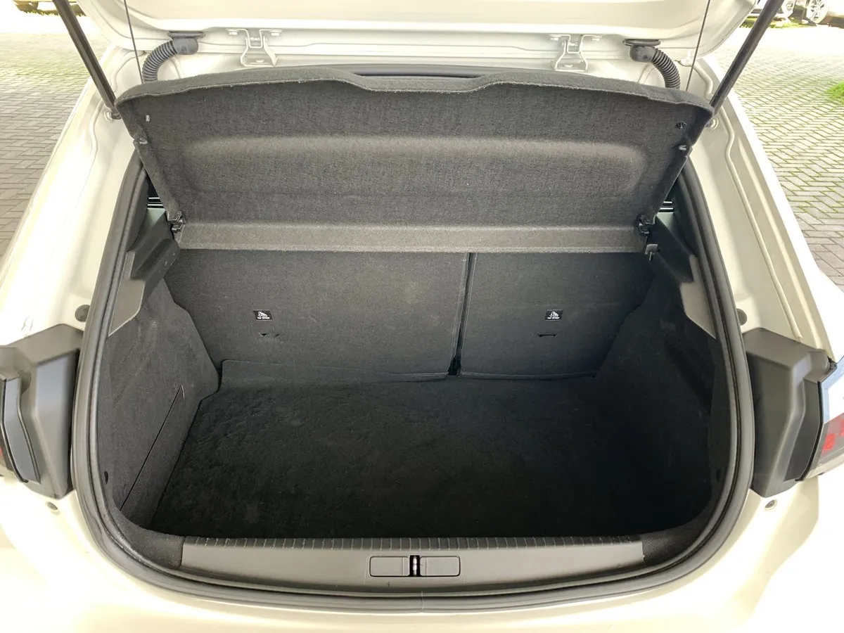 Peugeot 208 1.2 Active Pack Puretech 4x2 75 Mt 5p año 2021