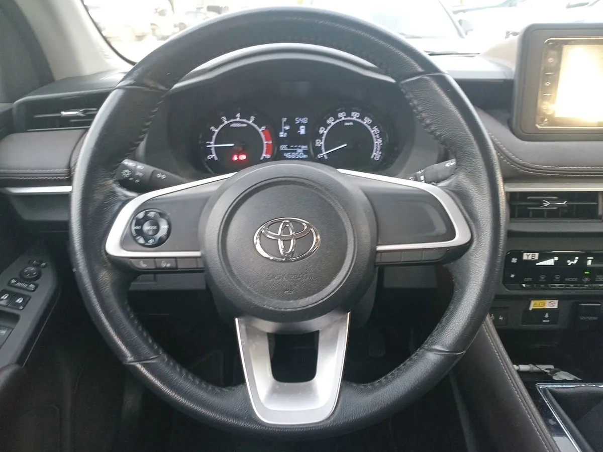 Toyota Yaris 1.5 E 4x2 Sdn Mt 4p año 2023