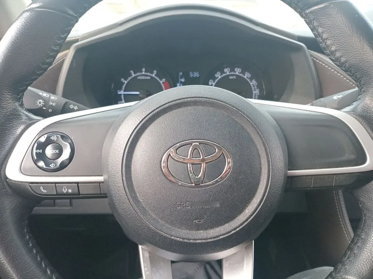 Toyota Yaris 1.5 E 4x2 Sdn Mt 4p año 2023