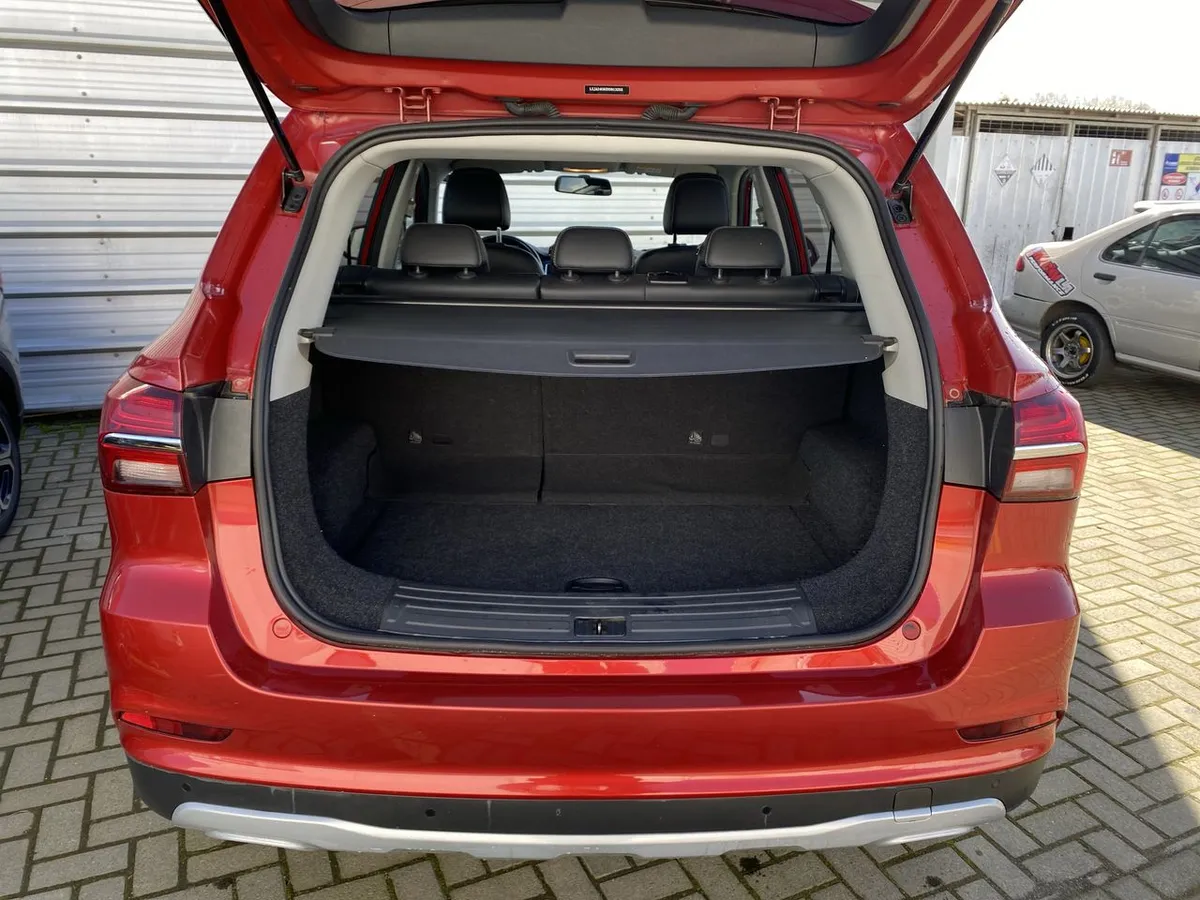 MG Mg Rx5 1.5 Dlx Mt 5p año 2022