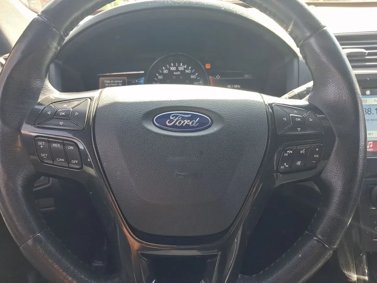 Ford Explorer 3.5 Xlt 4wd 3 Corridas At 5p año 2017